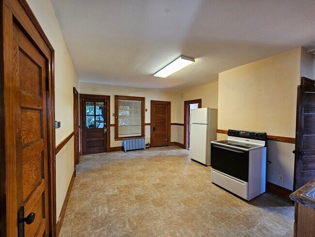 Building Photo - 30 Bemis St
