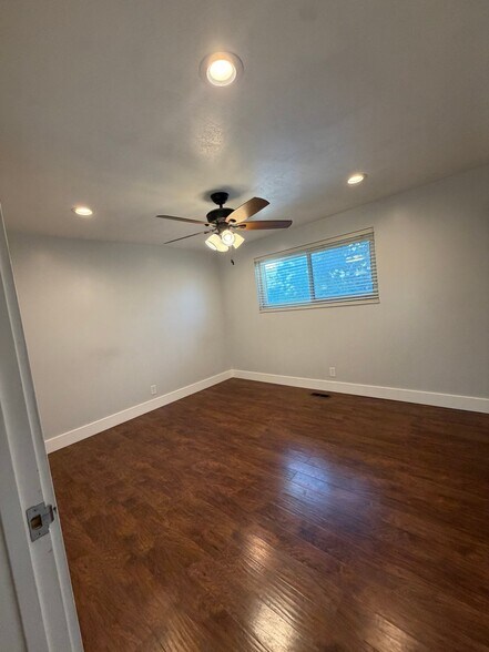 Building Photo - 881 N 1000 E