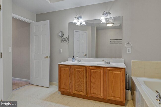 Building Photo - 4619 Hummingbird Ln