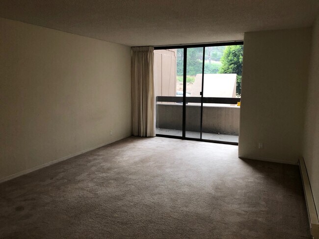 Building Photo - 2055 Sacramento St