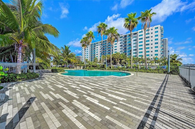 Building Photo - 7501 E Treasure Dr