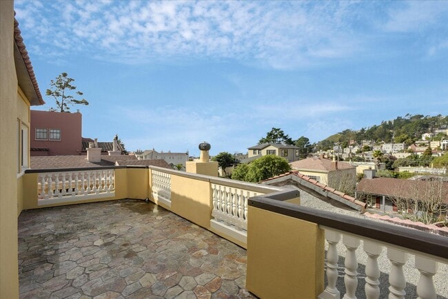 Building Photo - 175 Vasquez Ave