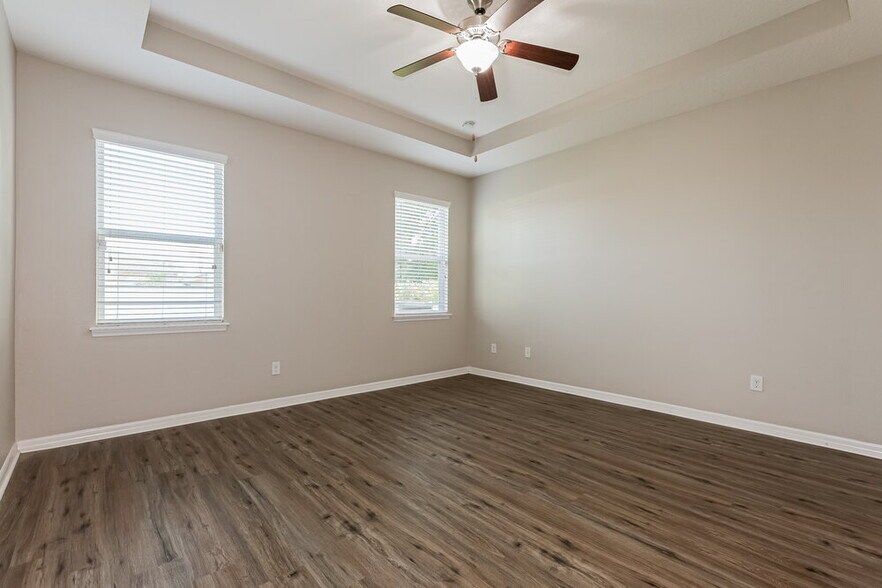 Building Photo - 402 Blakely Ct