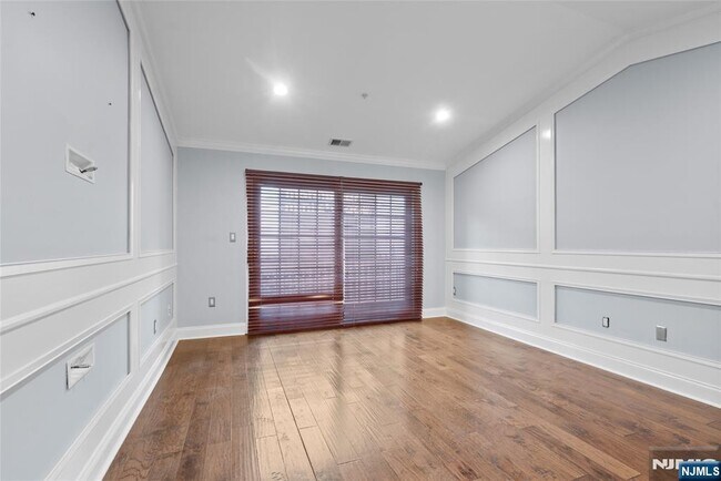 Building Photo - 169 Price 169