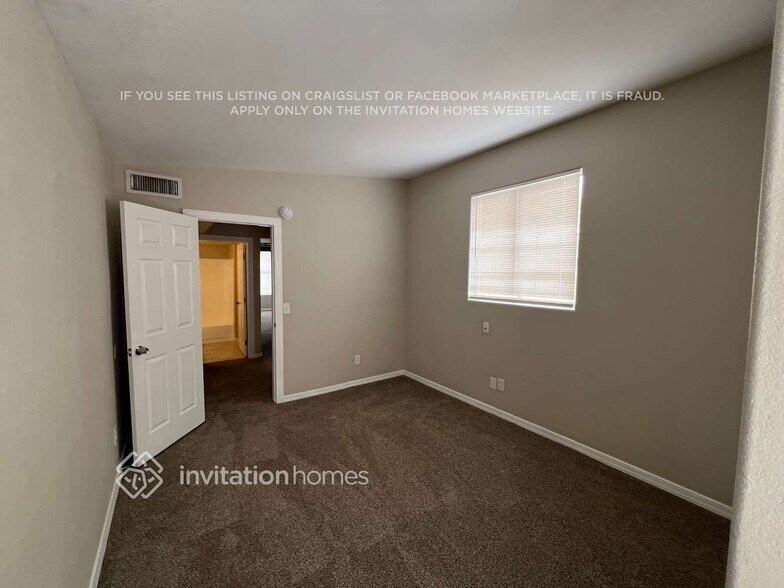 Building Photo - 5852 E Norwood St