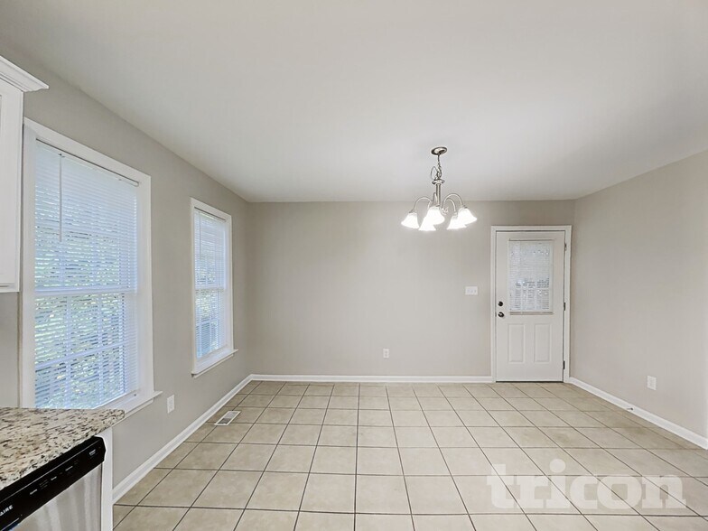 Building Photo - 3012 Brittany Dr