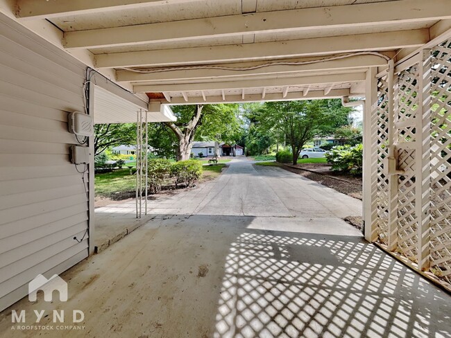 Building Photo - 668 Scott Cir