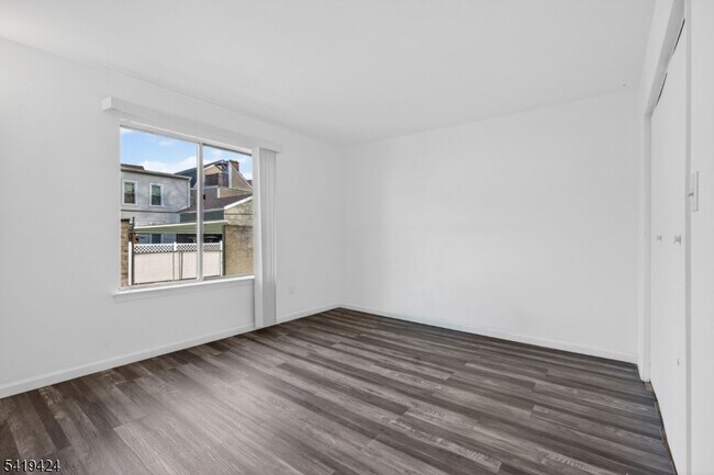 Building Photo - 485 Broadway