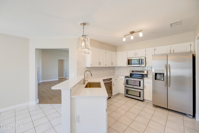 Building Photo - 108 Leeward Way