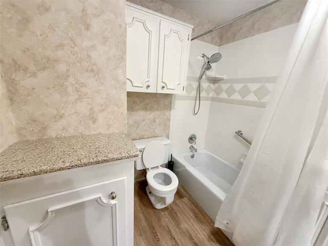 Building Photo - 2325 Ravenwood Dr