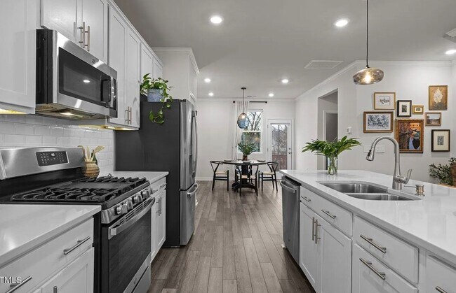 Building Photo - 1052 Shoreside Dr
