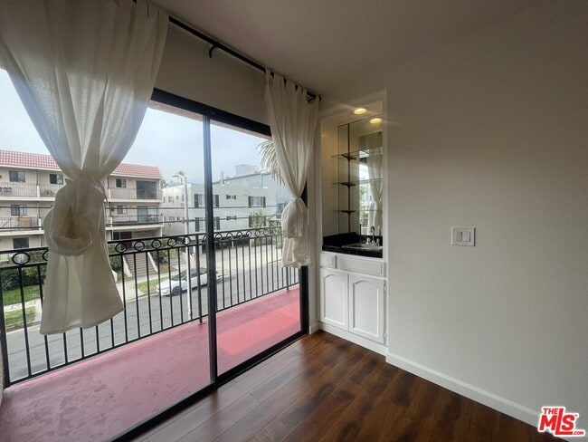 Building Photo - 1338 N Sierra Bonita Ave