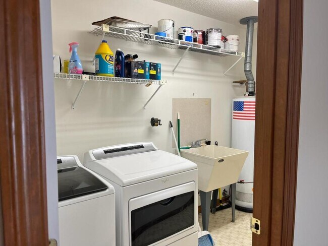 Building Photo - 3 Bayberry Cir