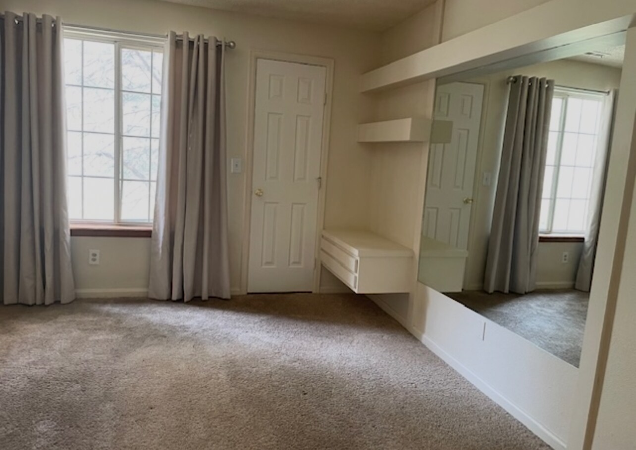 Building Photo - 6036 Gunbarrel Ave
