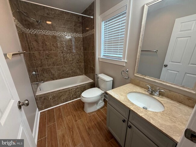 Building Photo - 728 18th St S