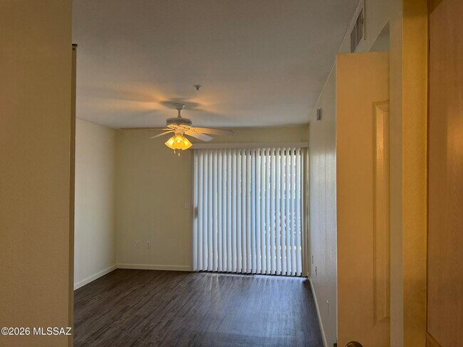 Building Photo - 5751 N Kolb Rd