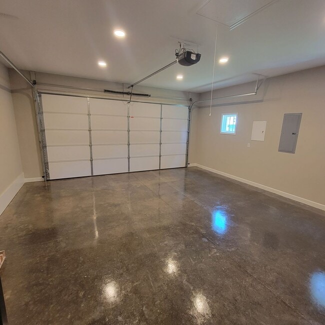 Building Photo - 3/2 Townhouse-Cookeville, TN