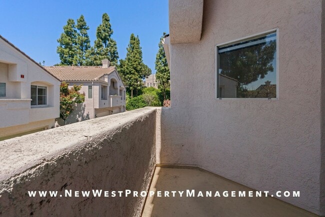 Building Photo - Newly renovated 2-bedroom UTC townhome in the coveted Andria of Renaissance at La Jolla community...