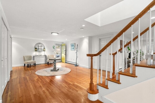 Building Photo - 850 Dedham St
