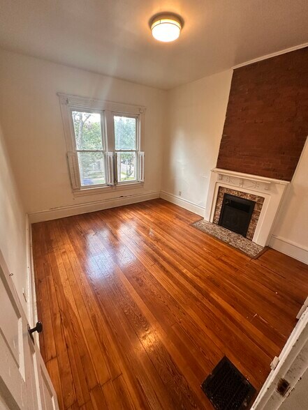 Building Photo - 815 Rubel Ave