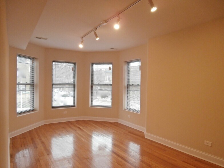 Building Photo - 5402 N Winthrop Ave