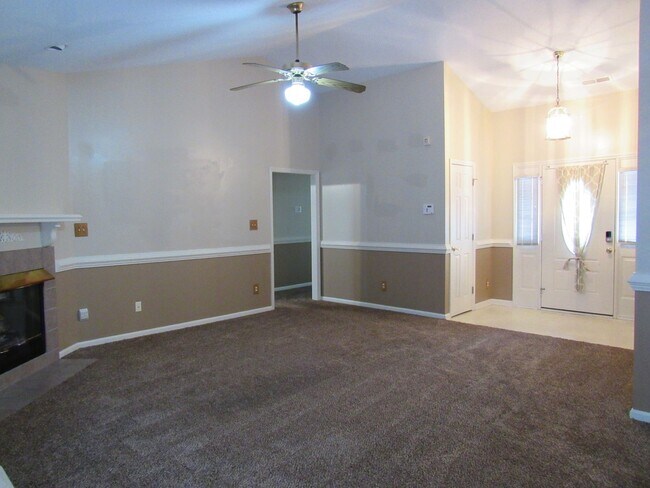 Building Photo - 3 BR 2 BA Hunters Creek