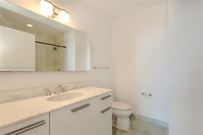 Building Photo - 1060 Brickell Ave