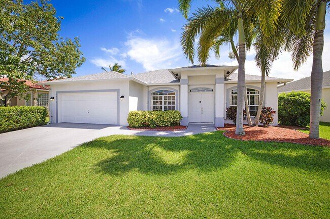 Building Photo - 1422 Fairway Cir