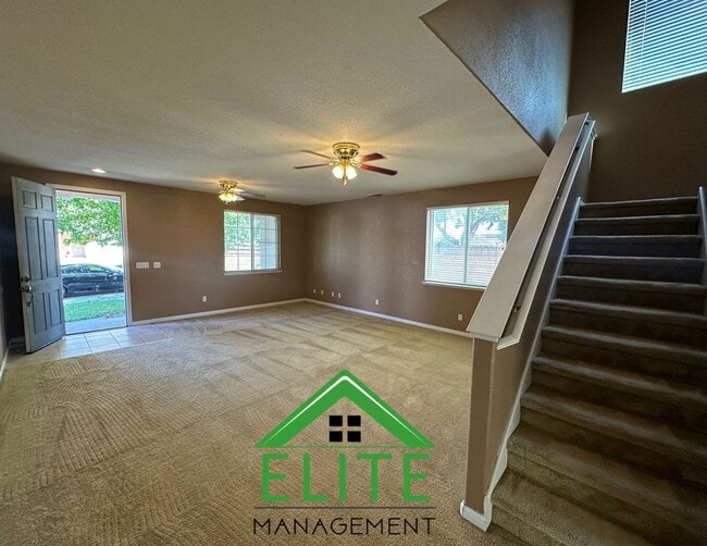 Building Photo - Spacious 6-Bedroom Home with Two Master Su...