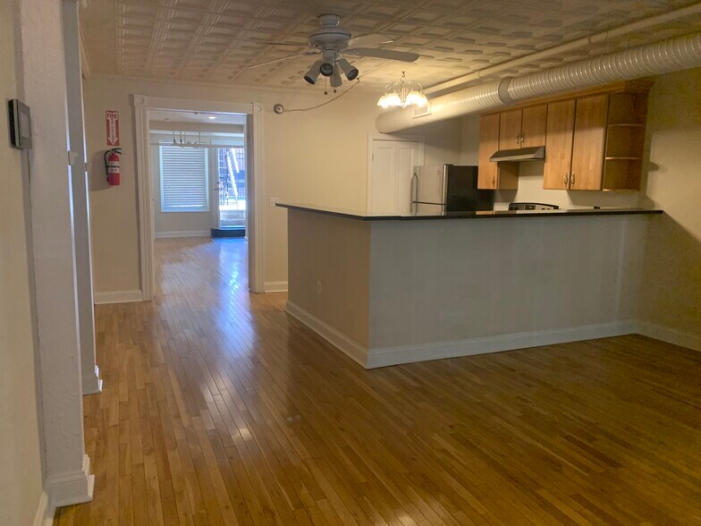 Building Photo - 2105 N Charles St