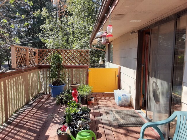 Building Photo - 25859 Madrone Dr