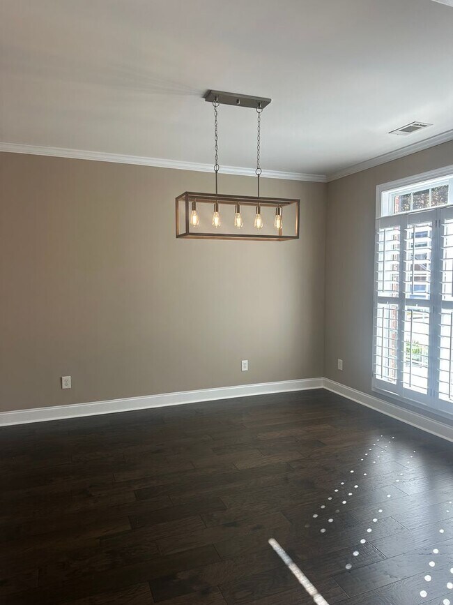 Building Photo - Gorgeous 3 Bedroom Home in the City!