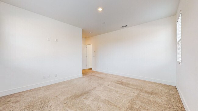 Building Photo - Beautiful and Bright 3 Bedroom 2.5 Bathroom Home with 2 Car Tandem Garage! PG&E Included!