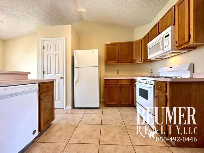 Building Photo - Beautiful 3Bed/2Bath Home Close to Correy Station