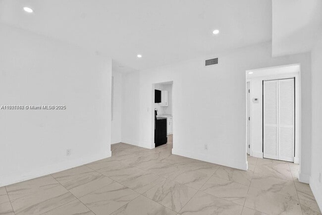 Building Photo - 3025 NW 8th Ave