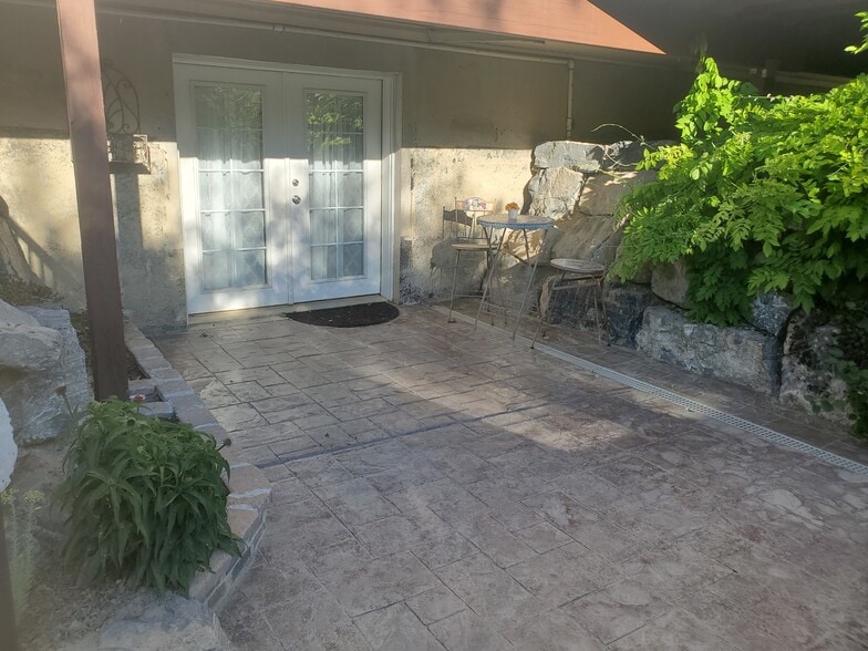 Building Photo - 9885 N Deep Creek Dr