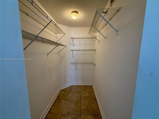 Building Photo - 770 Claughton Island Dr