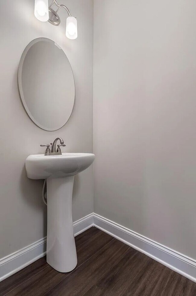 Building Photo - Like-new home located at the heart of the ...