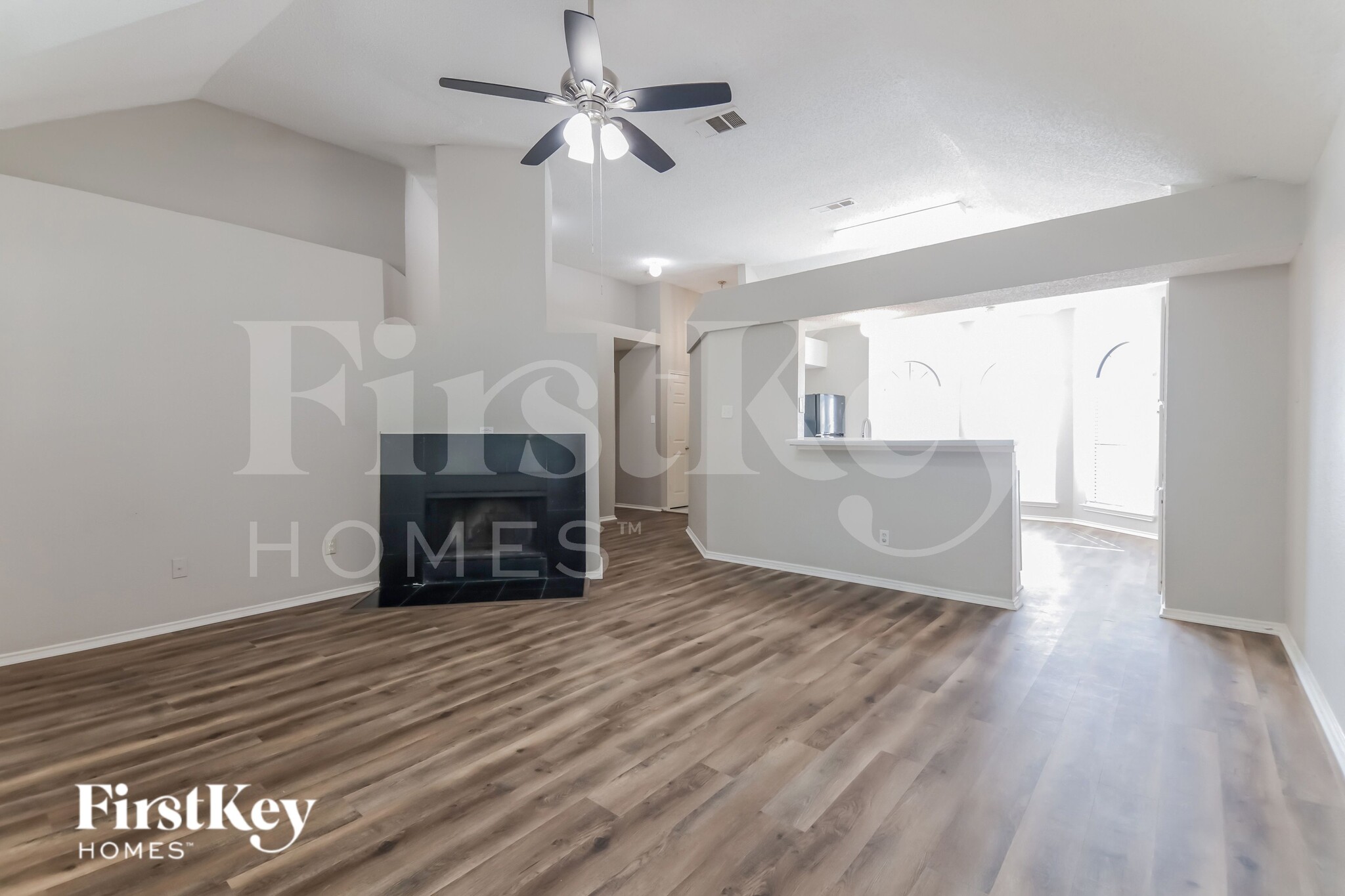 Building Photo - 701 Long Hill Ct
