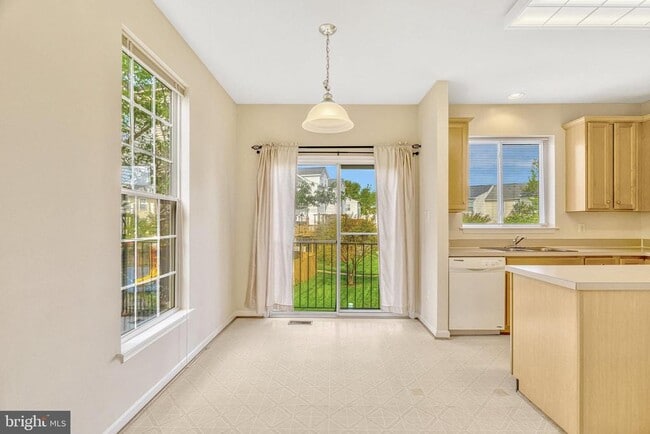 Building Photo - 13051 Park Crescent Cir