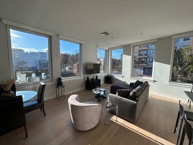 Building Photo - 167 Newbury St