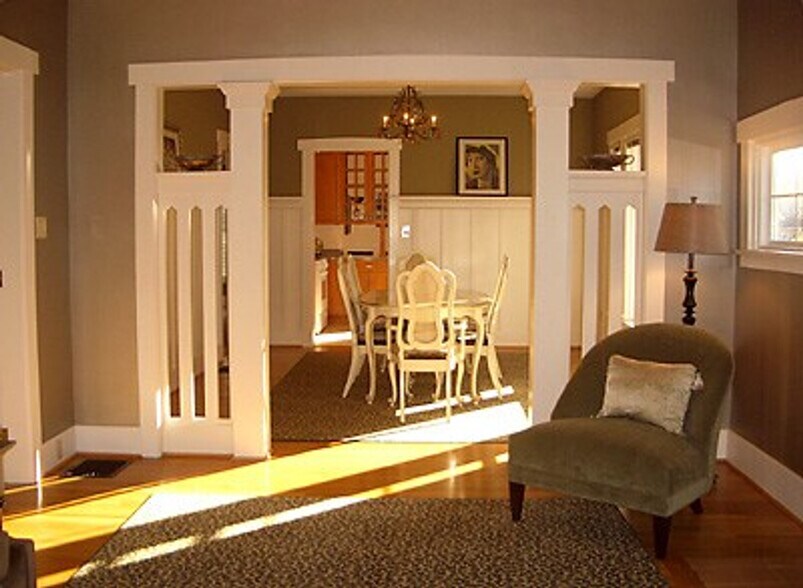 Building Photo - 515 21st Ave E