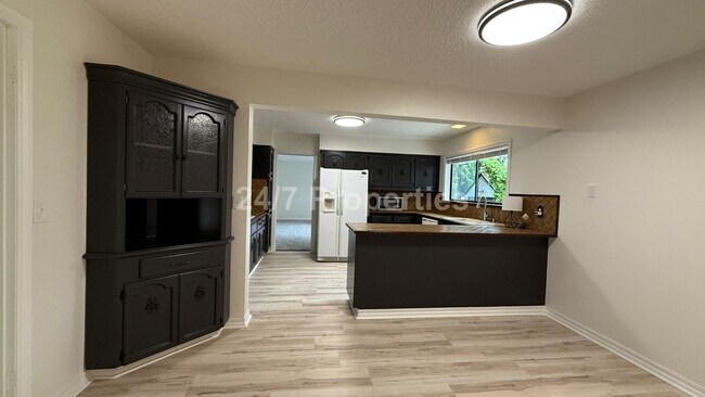Building Photo - Sprawling 5 BD | 3 BA with Basement - Gresham