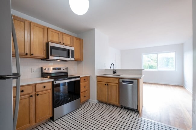 Building Photo - 1437 Lucile Ave SW