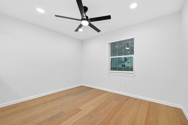 Building Photo - 2414 Walnut Bend Ln
