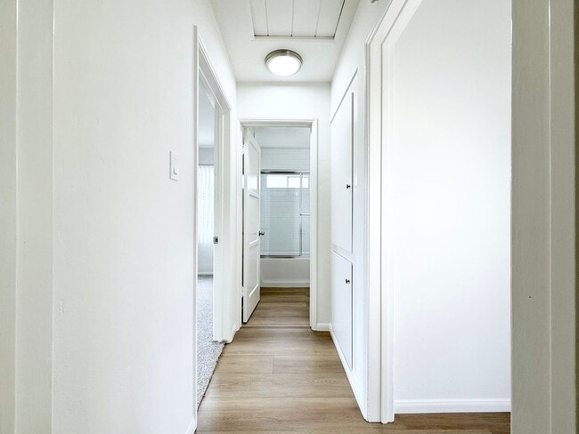 Building Photo - Remodeled Duplex in South O!