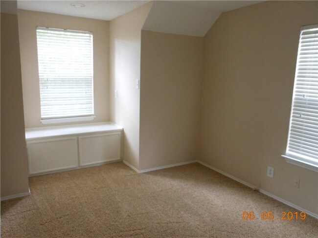 Building Photo - 1710 Foxfire Dr