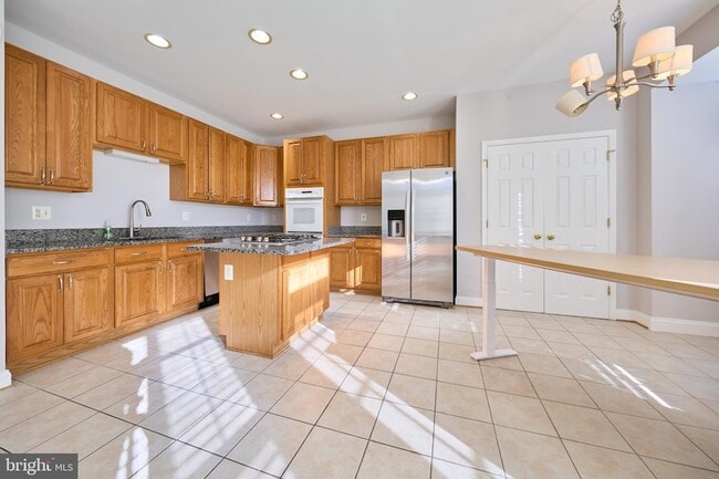 Building Photo - 685 Springhouse Square SE