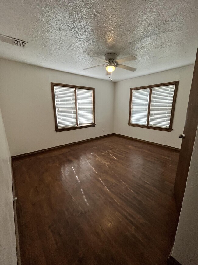 Building Photo - 111 E Haddock St