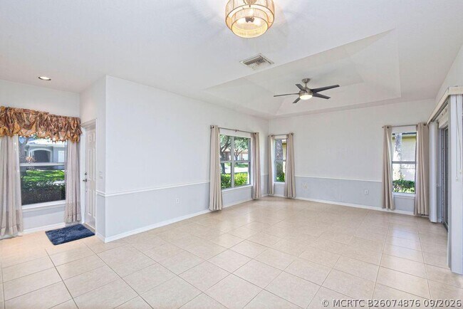 Building Photo - 1864 S Dovetail Dr